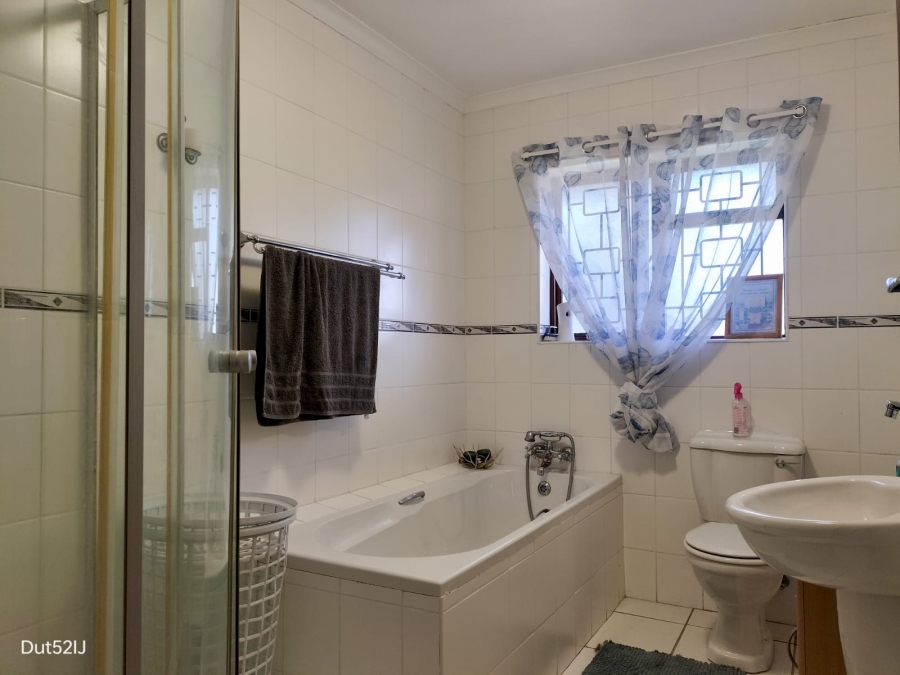 4 Bedroom Property for Sale in Fraaiuitsig Western Cape